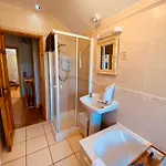 Cosy 3 Bedroom Townhouse With Wood Pellet Stove! Holiday home *
