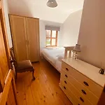 Cosy 3 Bedroom Townhouse With Wood Pellet Stove! Hébergement de vacances *