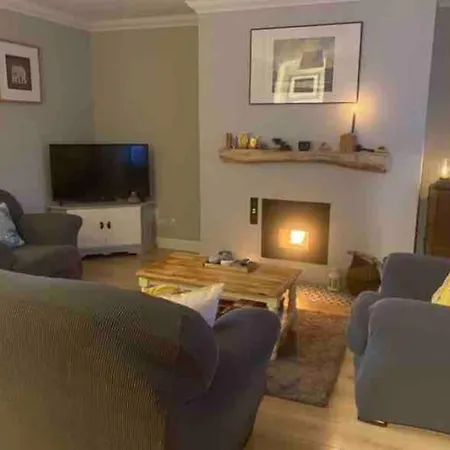 Cosy 3 Bedroom Townhouse With Wood Pellet Stove! Semesterbostad Foxford