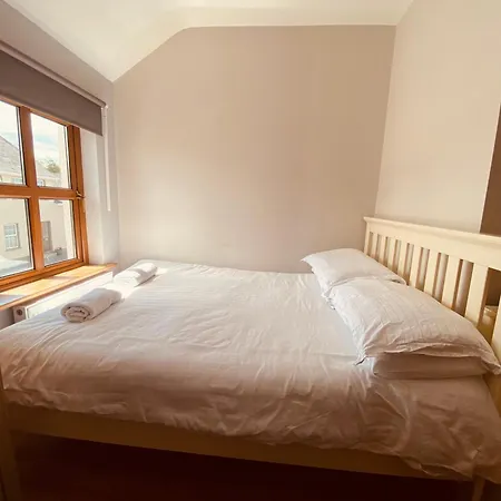 Semesterbostad Cosy 3 Bedroom Townhouse With Wood Pellet Stove!