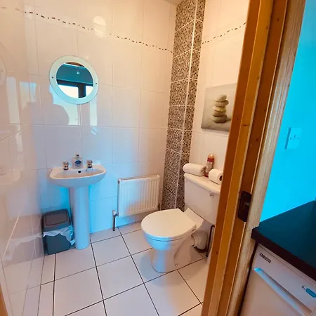 Semesterbostad Cosy 3 Bedroom Townhouse With Wood Pellet Stove!