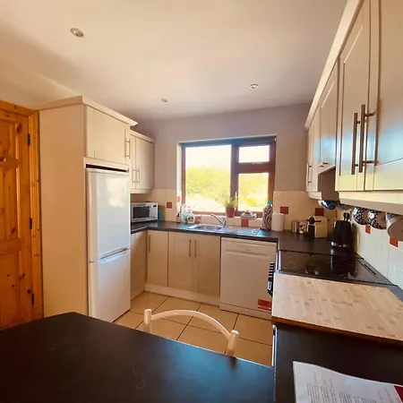 Semesterbostad Cosy 3 Bedroom Townhouse With Wood Pellet Stove! Foxford