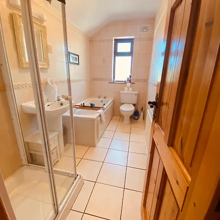 Cosy 3 Bedroom Townhouse With Wood Pellet Stove! Holiday home Foxford