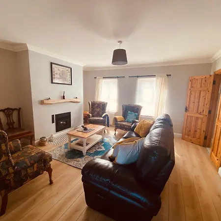 Semesterbostad Cosy 3 Bedroom Townhouse With Wood Pellet Stove! Foxford